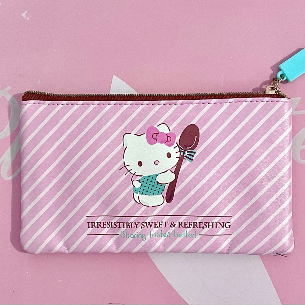 Hello Kitty Pouch - Picture 2 of 2